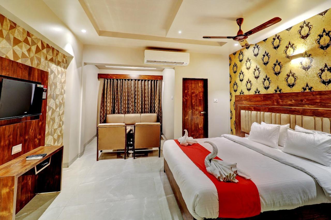 Hotel Apratim Lodging & Boarding Ulhasnagar Ngoại thất bức ảnh