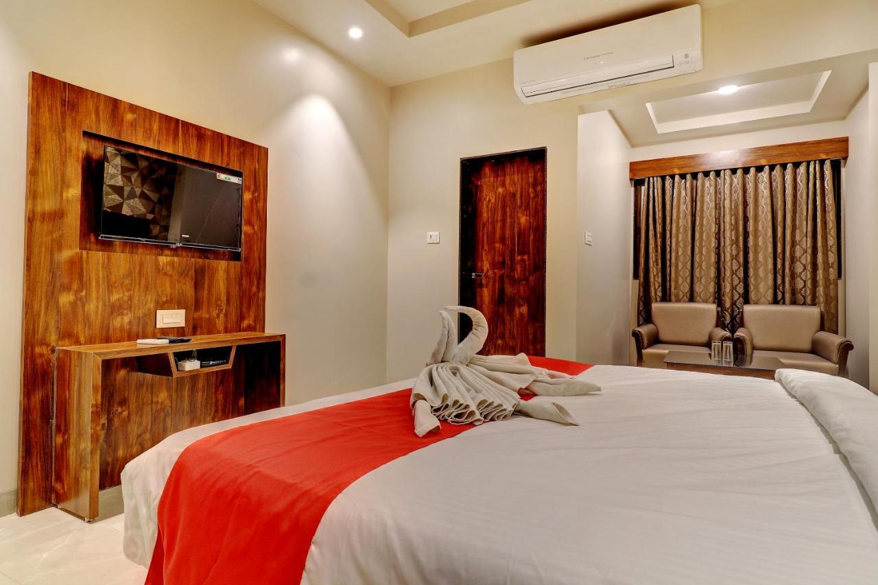 Hotel Apratim Lodging & Boarding Ulhasnagar Ngoại thất bức ảnh