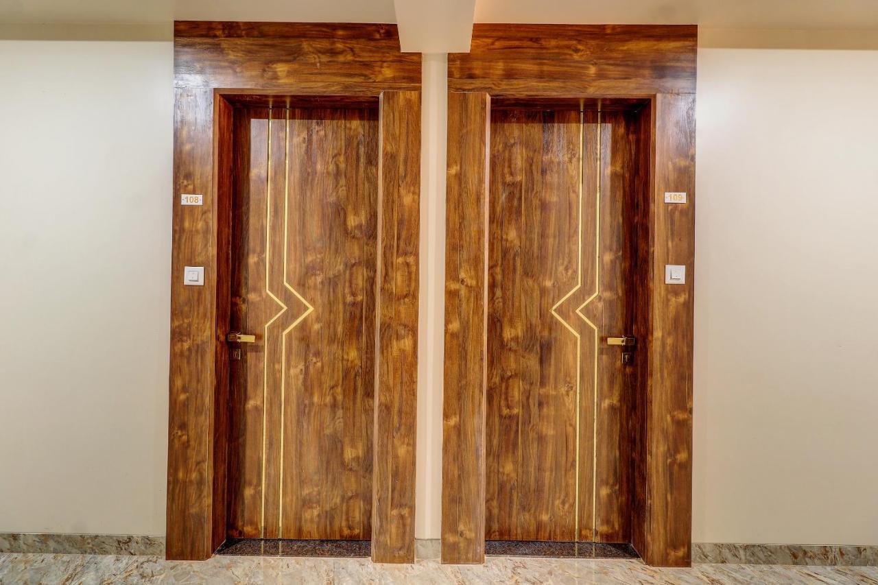Hotel Apratim Lodging & Boarding Ulhasnagar Ngoại thất bức ảnh