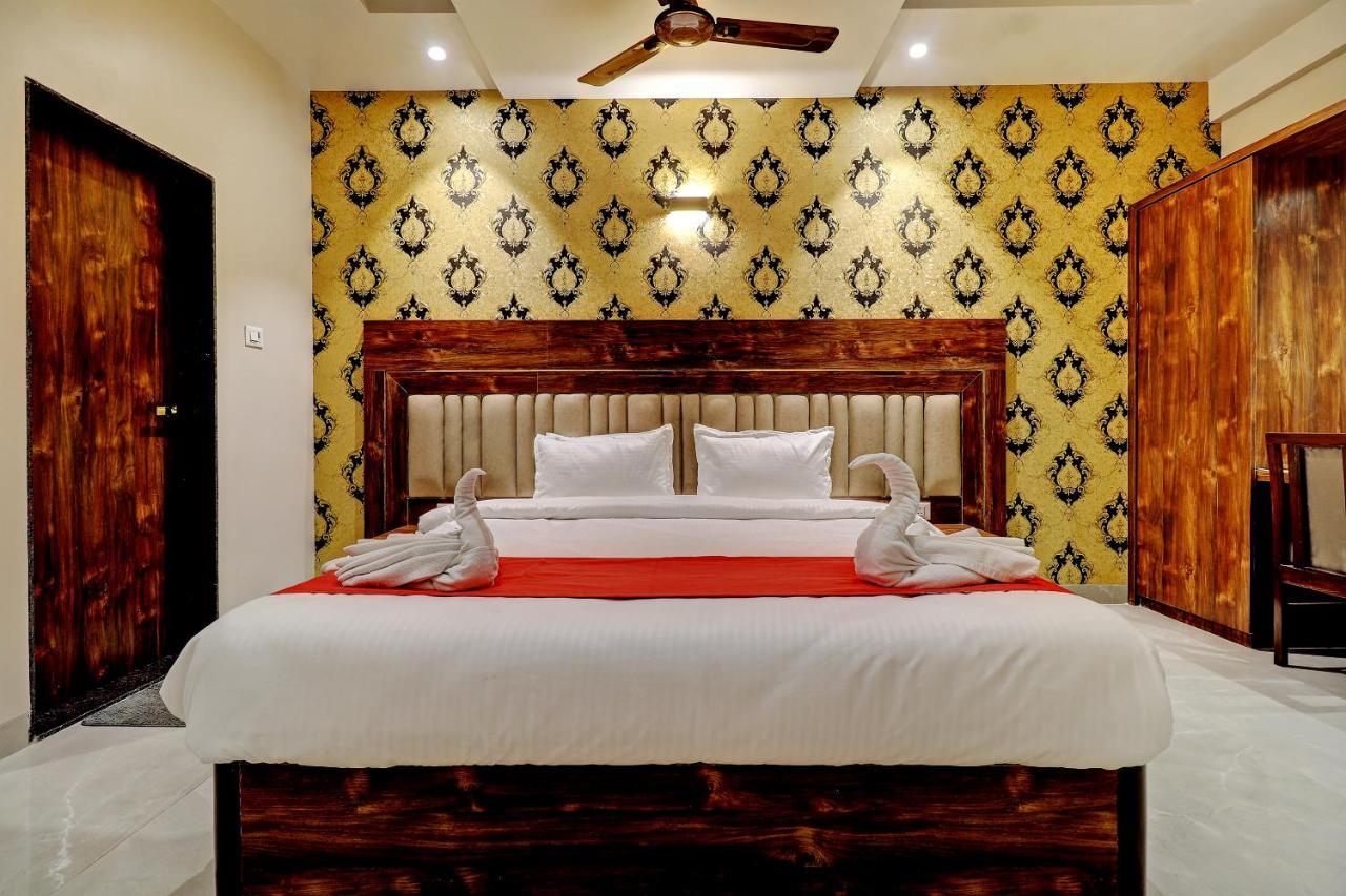 Hotel Apratim Lodging & Boarding Ulhasnagar Ngoại thất bức ảnh