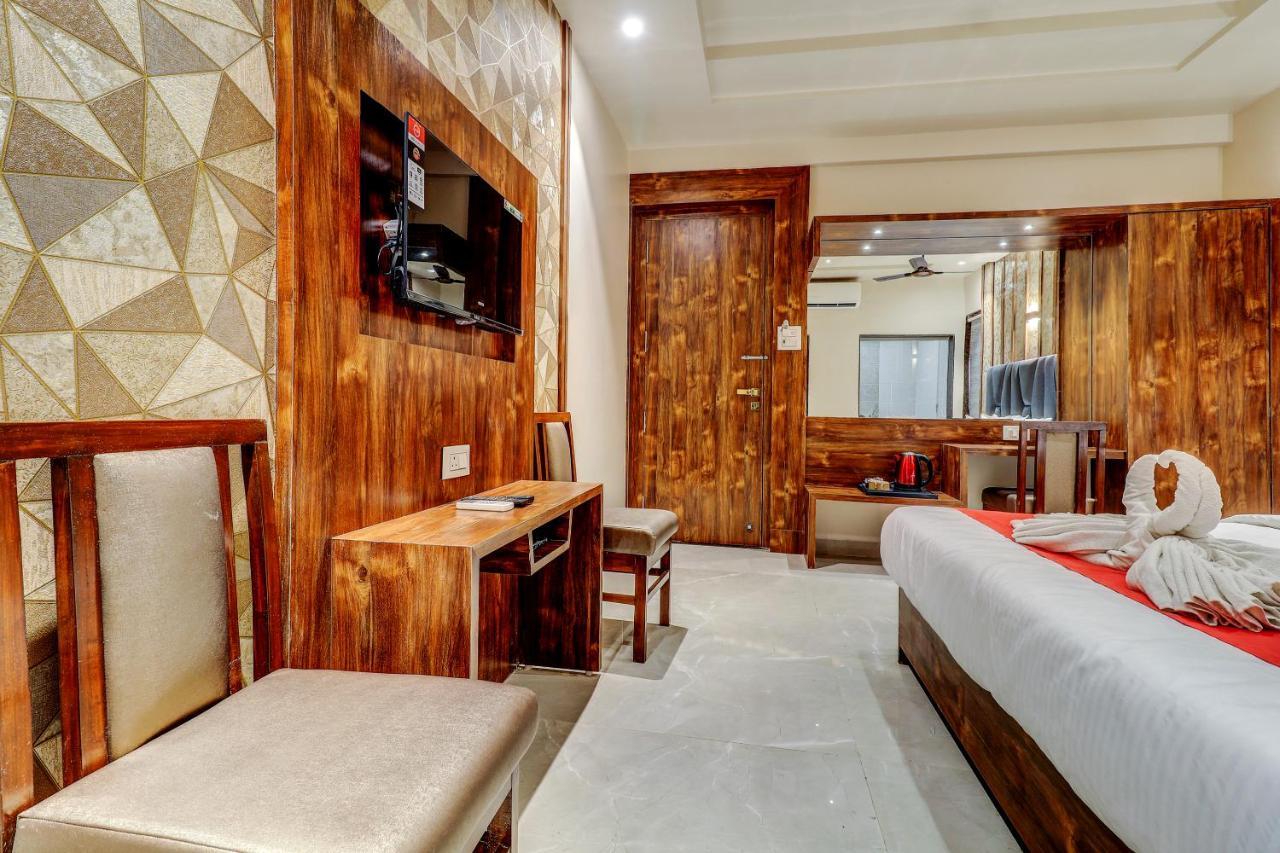 Hotel Apratim Lodging & Boarding Ulhasnagar Ngoại thất bức ảnh