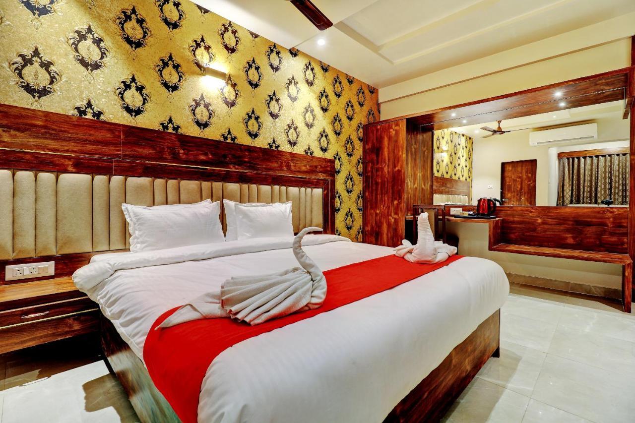 Hotel Apratim Lodging & Boarding Ulhasnagar Ngoại thất bức ảnh