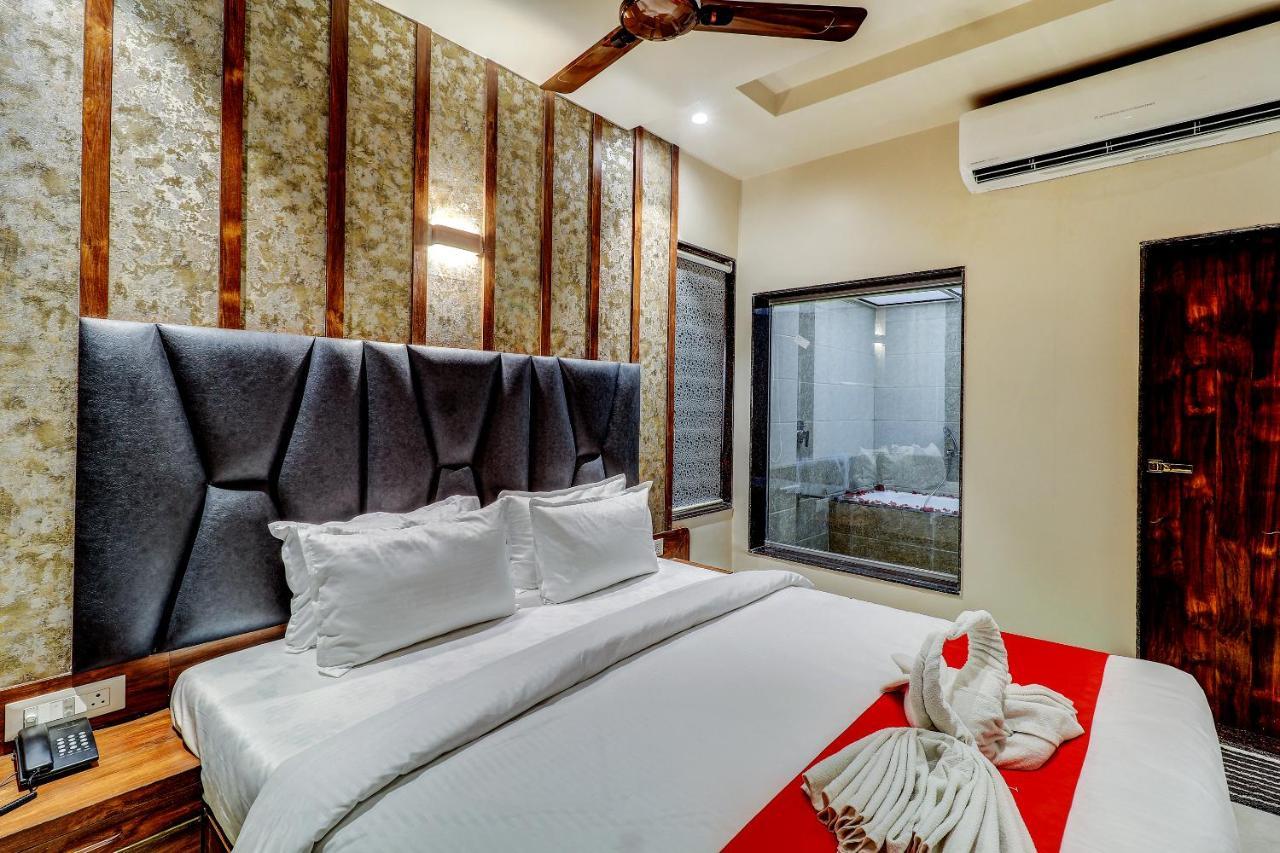 Hotel Apratim Lodging & Boarding Ulhasnagar Ngoại thất bức ảnh