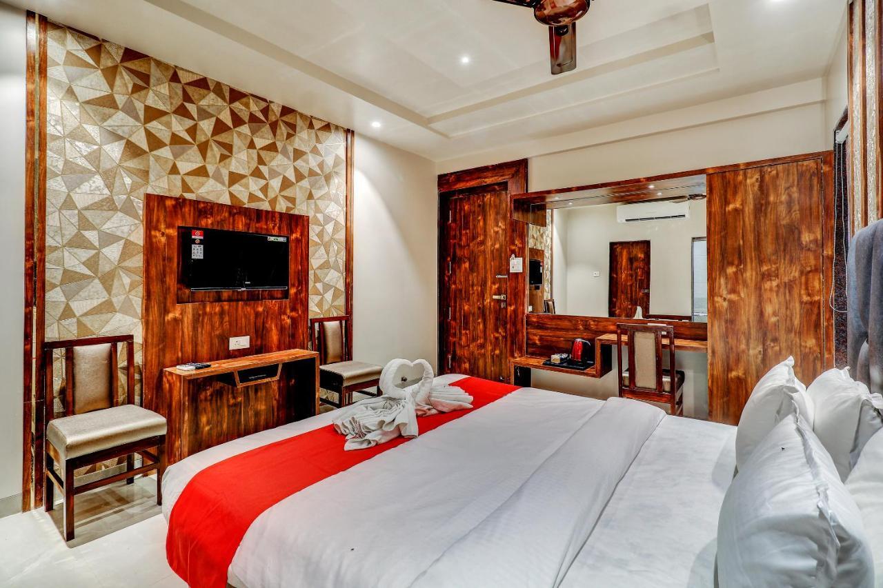 Hotel Apratim Lodging & Boarding Ulhasnagar Ngoại thất bức ảnh