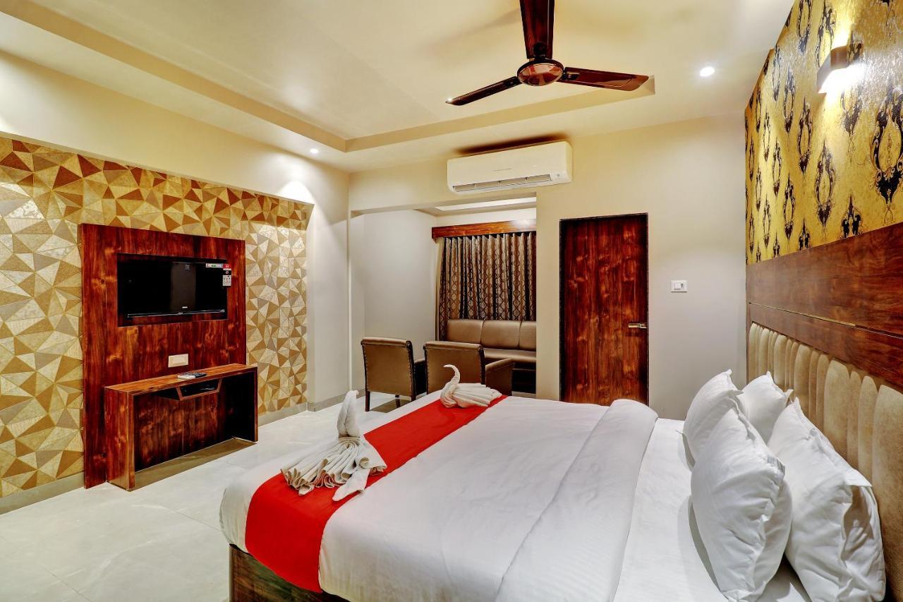 Hotel Apratim Lodging & Boarding Ulhasnagar Ngoại thất bức ảnh