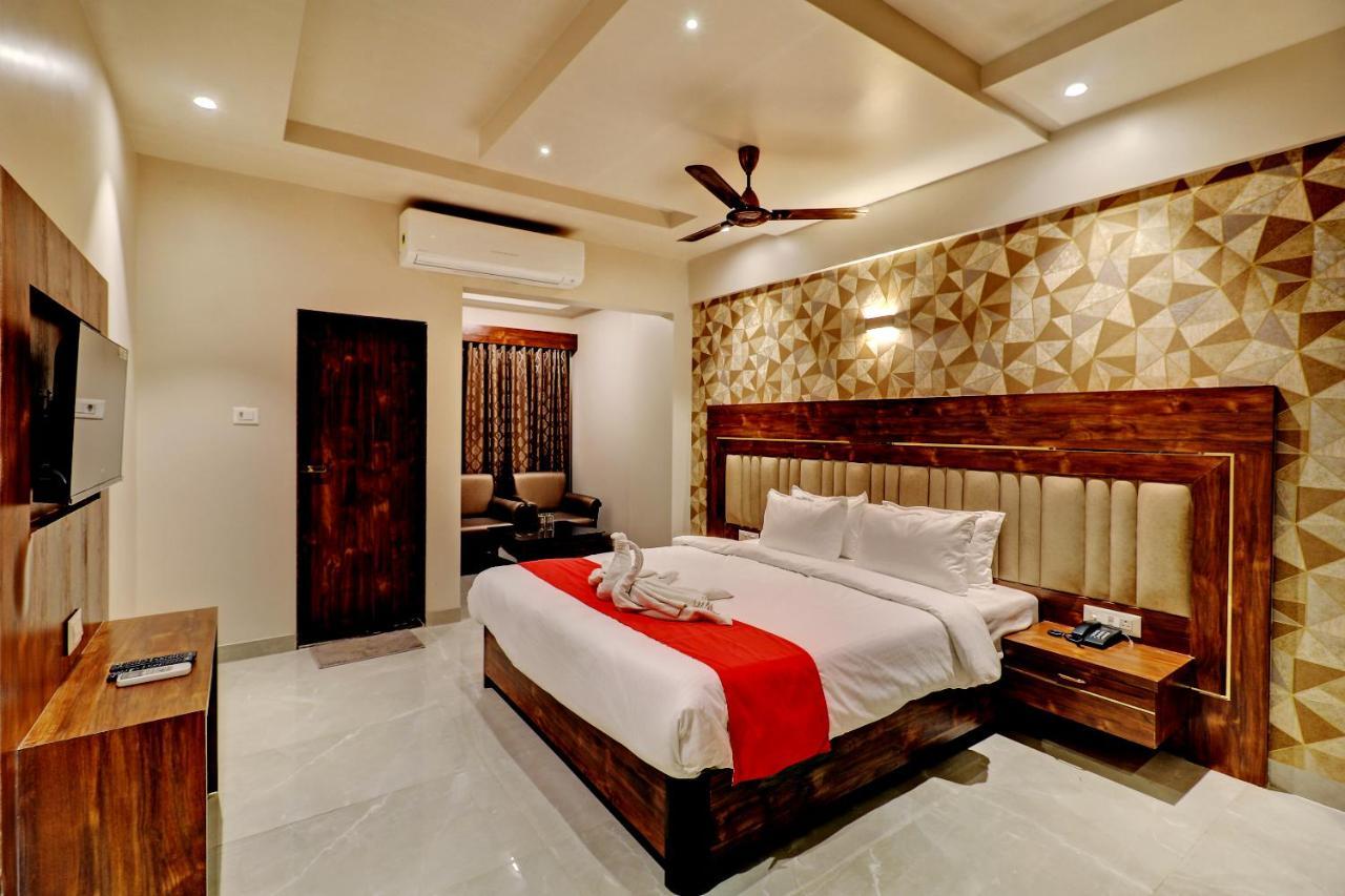 Hotel Apratim Lodging & Boarding Ulhasnagar Ngoại thất bức ảnh