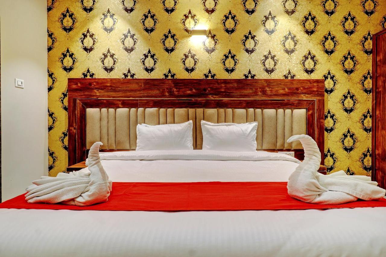 Hotel Apratim Lodging & Boarding Ulhasnagar Ngoại thất bức ảnh