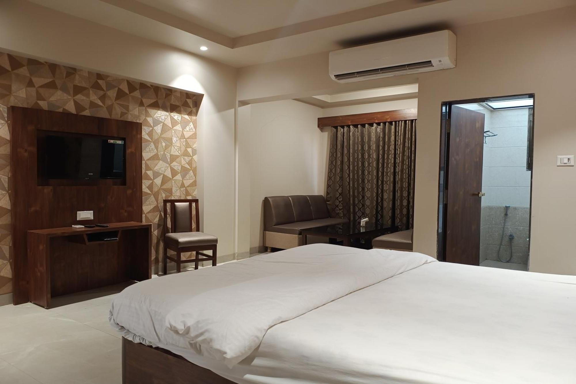 Hotel Apratim Lodging & Boarding Ulhasnagar Ngoại thất bức ảnh